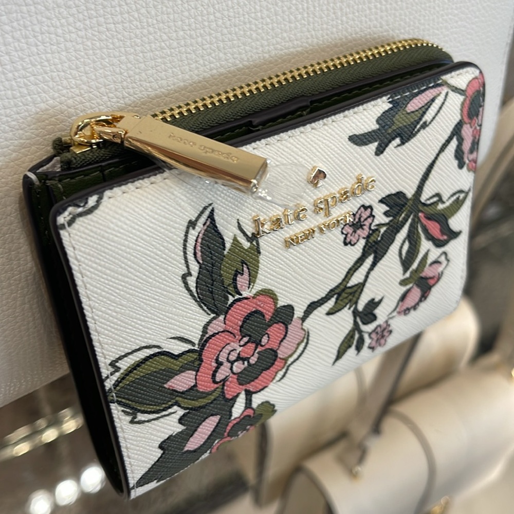 Kate Spade Madison Floral Small L Zip Wallet
forest blooms printed meringue mult - Picture 3 of 16